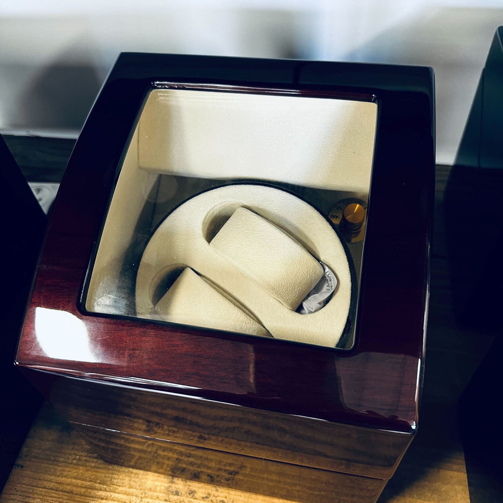 Seconds - Lindeman Mahogany Watch Winder Box for 2 Watches (Single Rotor) Old Model Seconds Clinks 